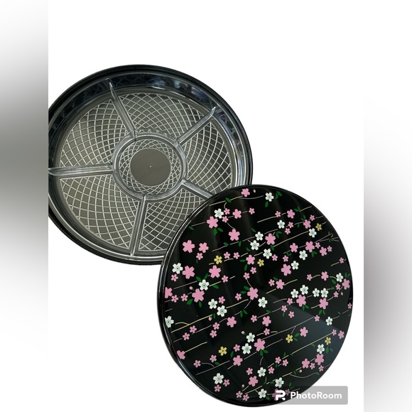 Japanese Lacquerware Cherry Blossom Divided Food Service Dish With Cover - Picture 2 of 6